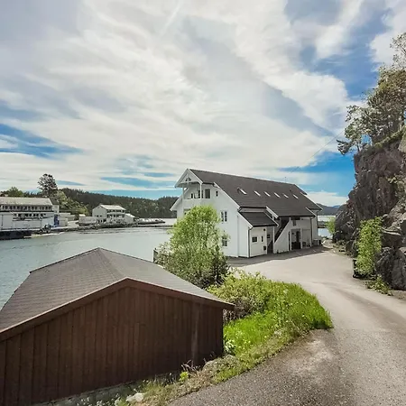 In I Sunnhordaland * Sunde